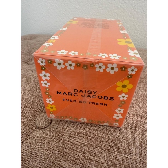 NIB Marc Jacobs Daisy Ever So Fresh Perfume 75ml 2.5oz - Picture 3 of 5